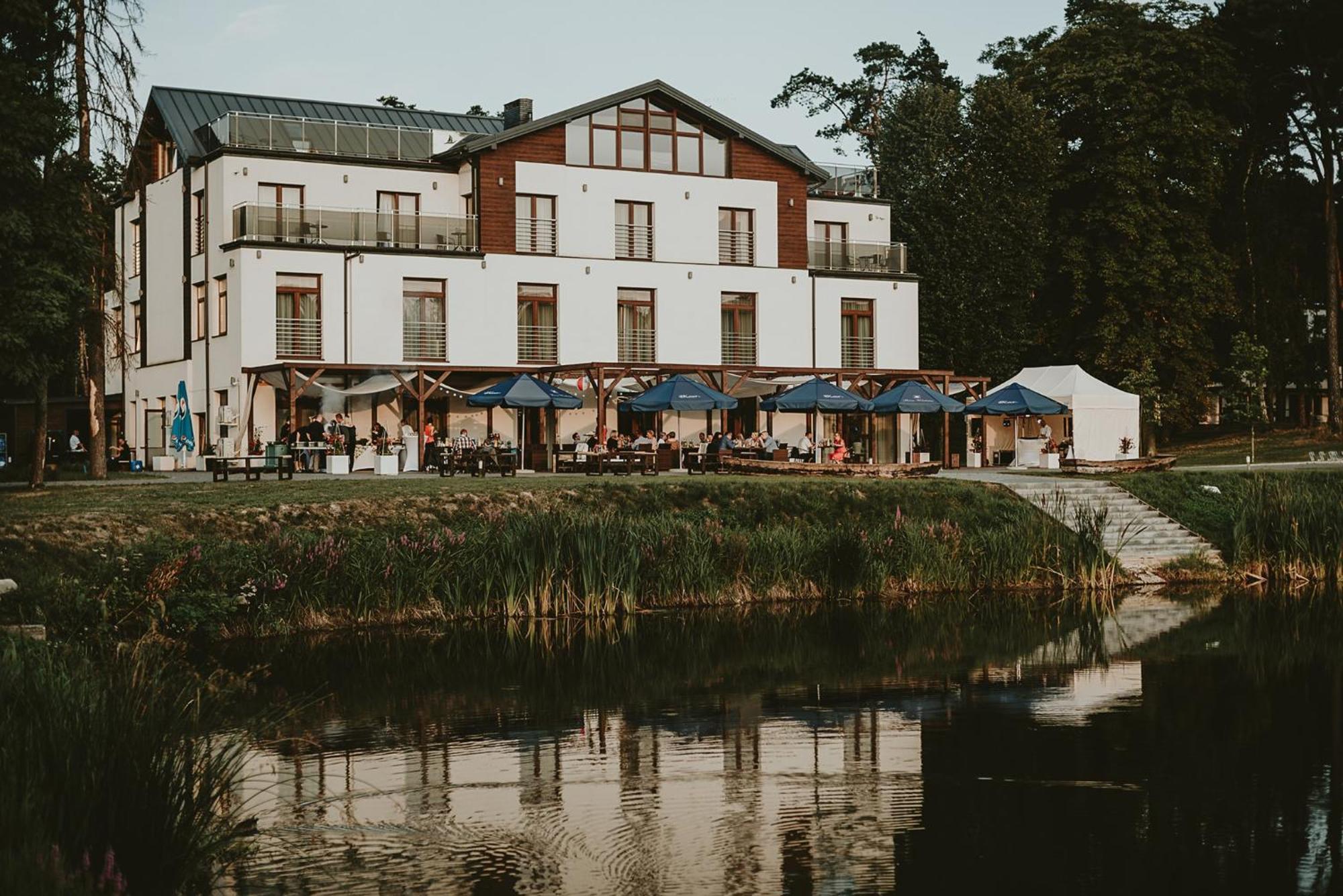 Kasor Resort & Spa Strykow Bagian luar foto